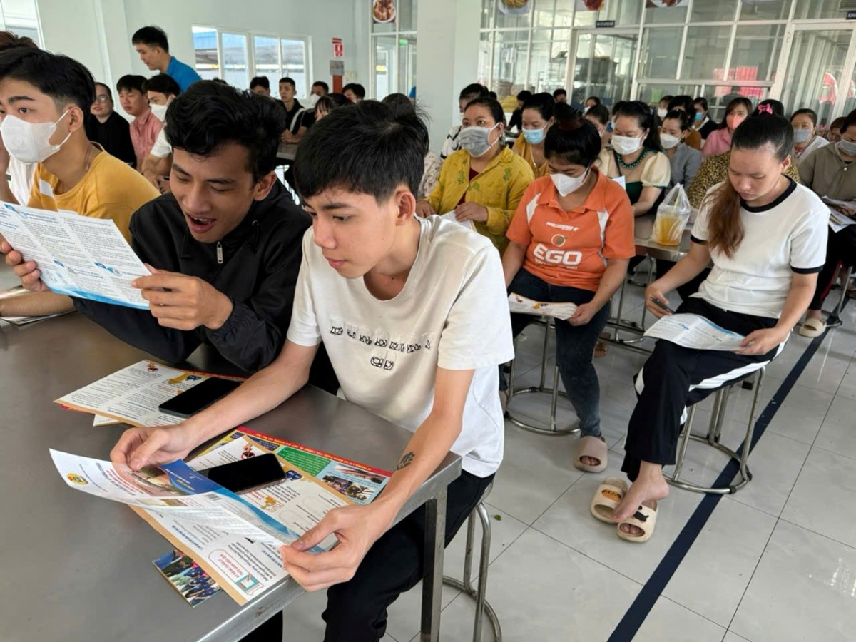 Trà Vinh: Nâng cao hiểu biết cho công nhân về pháp luật lao động nữ Trà Vinh: Nâng cao hiểu biết cho công nhân về pháp luật lao động nữ