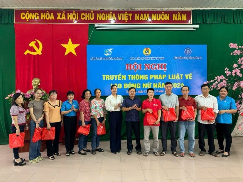 Trà Vinh: Nâng cao hiểu biết cho công nhân về pháp luật lao động nữ Trà Vinh: Nâng cao hiểu biết cho công nhân về pháp luật lao động nữ