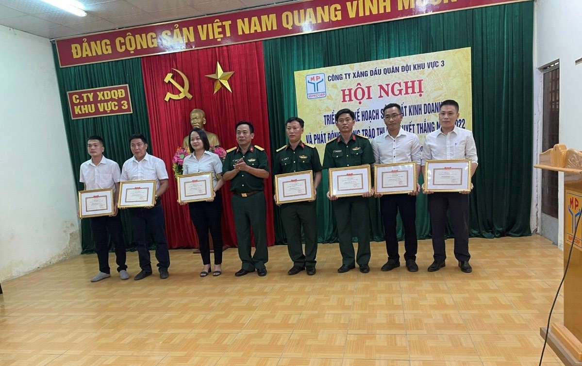 Tấm gương cán bộ công đoàn tiêu biểu của ngành xăng dầu