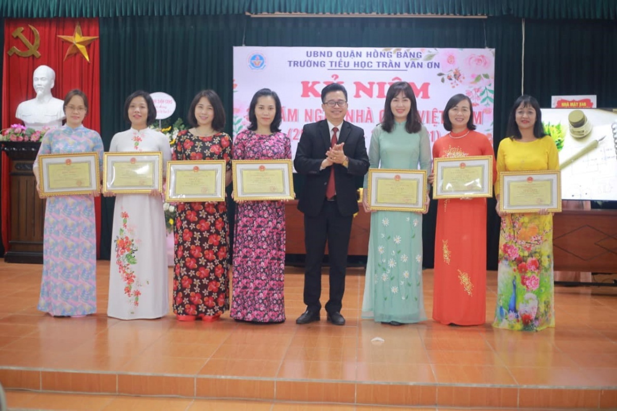 Cô Nguyễn Thị Phương Thảo - giáo viên chủ nhiệm luôn được học trò trân quý