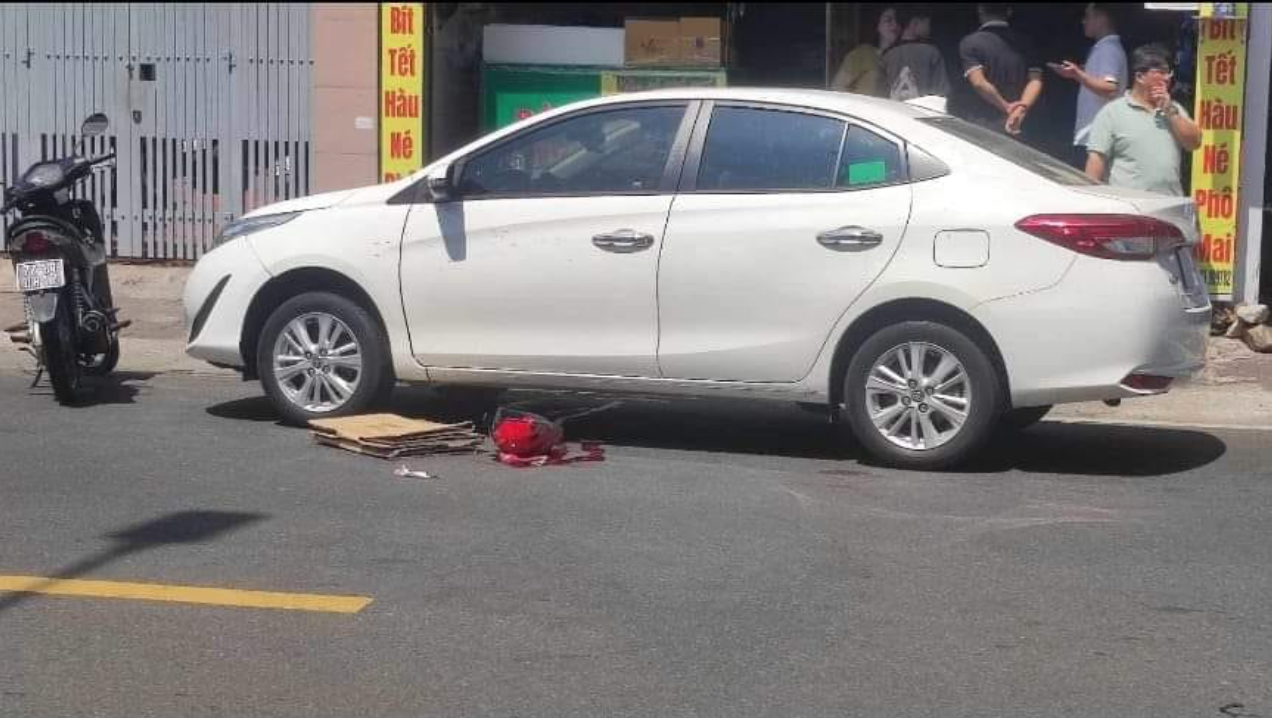 Mở cửa xe ô tô gây tai nạn làm chết một phụ nữ ở Vũng Tàu Mở cửa xe ô tô gây tai nạn làm chết một phụ nữ ở Vũng Tàu