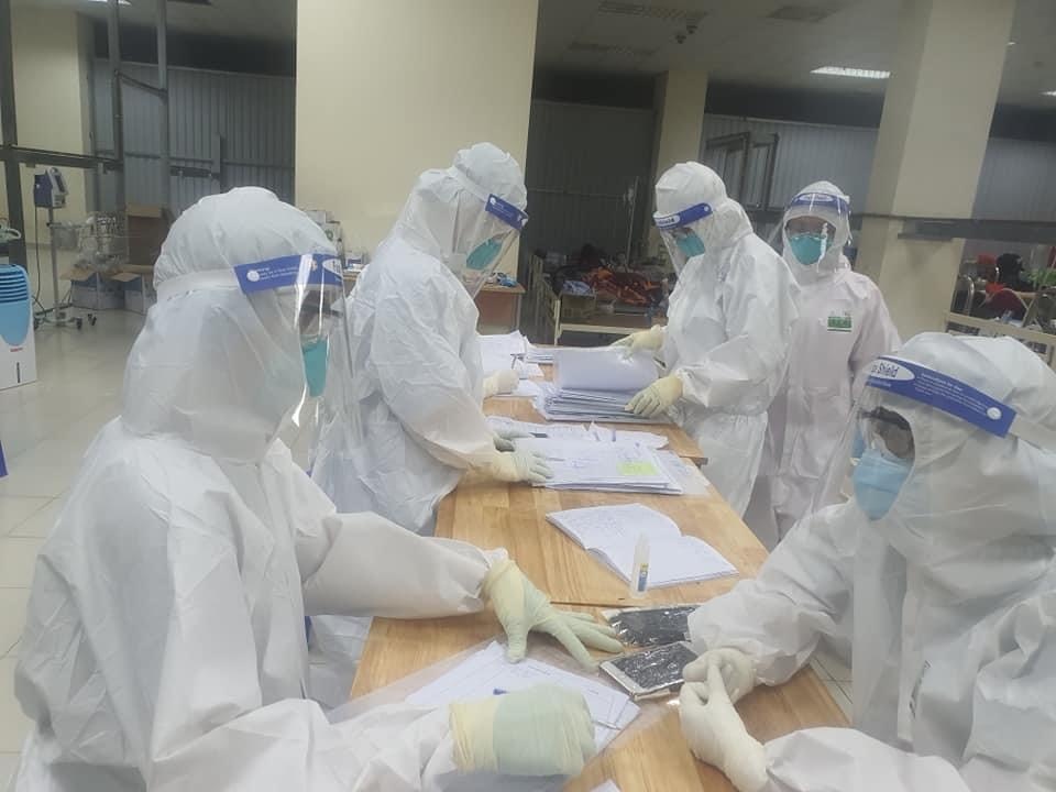 Đề xuất tăng phụ cấp trực: Tiếng lòng và kỳ vọng của nhân viên y tế Đề xuất tăng phụ cấp trực: Tiếng lòng và kỳ vọng của nhân viên y tế