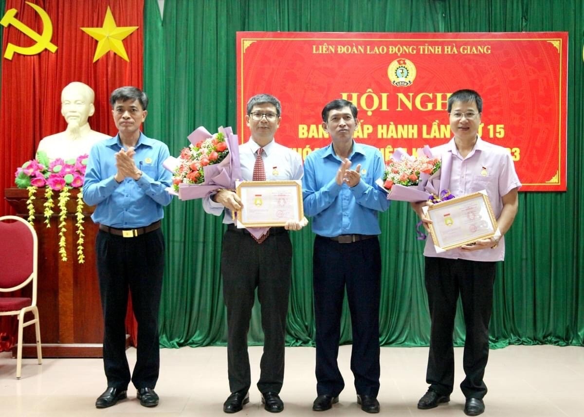 Thạc sỹ Cao Hồng Kỳ - người cống hiến hết mình nơi biên cương phía Bắc Thạc sỹ Cao Hồng Kỳ - người cống hiến hết mình nơi biên cương phía Bắc