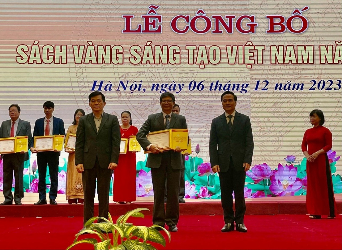 Thạc sỹ Cao Hồng Kỳ - người cống hiến hết mình nơi biên cương phía Bắc Thạc sỹ Cao Hồng Kỳ - người cống hiến hết mình nơi biên cương phía Bắc