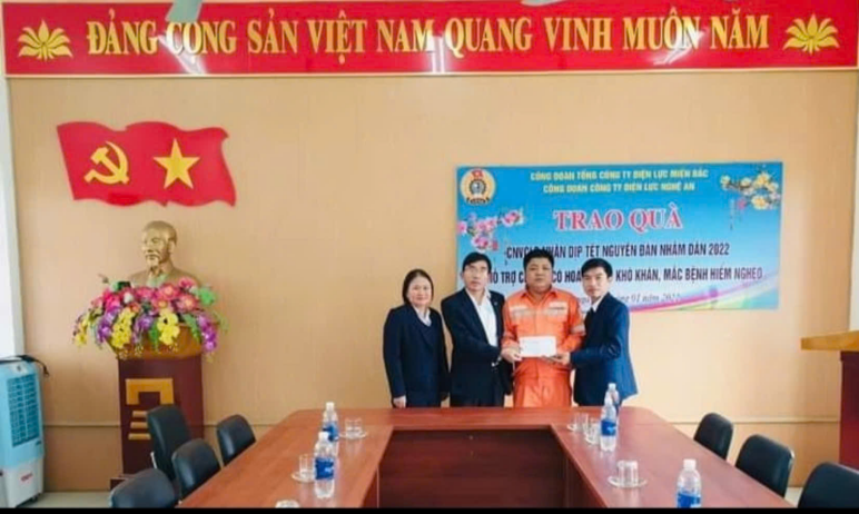 Công đoàn Điện lực Nghệ An 16 năm đồng hành với người lao động bị bệnh hiểm nghèo Công đoàn Điện lực Nghệ An 16 năm đồng hành với người lao động bị bệnh hiểm nghèo