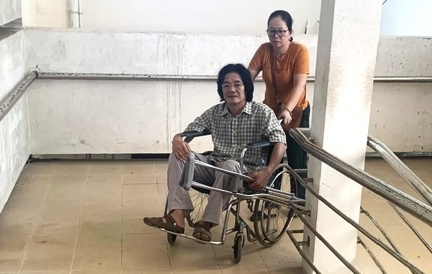 Vụ điều động bác sĩ ở Thừa Thiên Huế: Bác sĩ Lê Khắc Thu có “đủ sức khỏe để làm việc”? Vụ điều động bác sĩ ở Thừa Thiên Huế: Bác sĩ Lê Khắc Thu có “đủ sức khỏe để làm việc”?