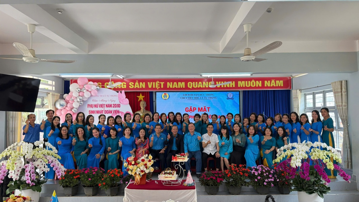 Phong trào “Hai giỏi” ở công đoàn được Tổng Liên đoàn tặng Cờ thi đua Phong trào “Hai giỏi” ở công đoàn được Tổng Liên đoàn tặng Cờ thi đua