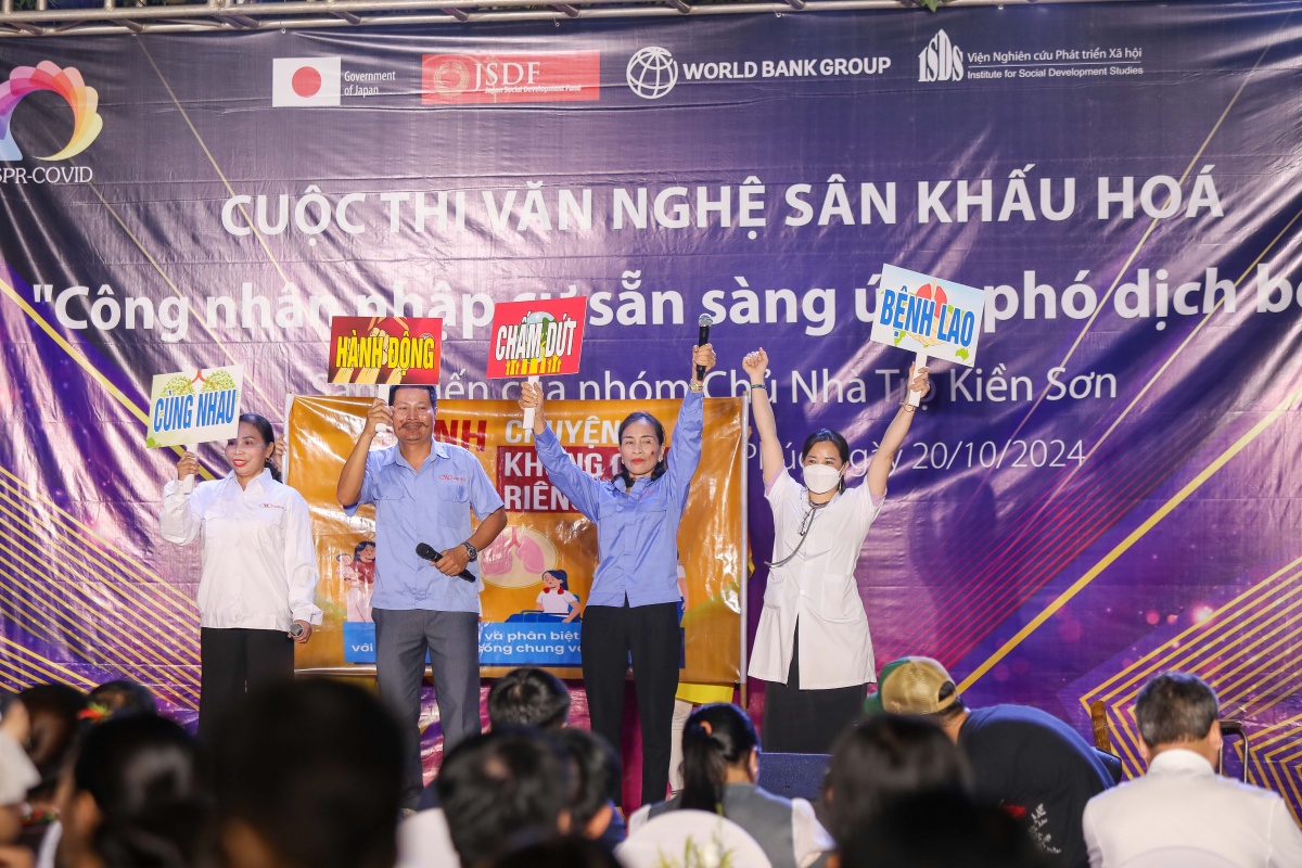 Chủ trọ tổ chức thi văn nghệ sân khấu hóa cho công nhân nhập cư Chủ trọ tổ chức thi văn nghệ sân khấu hóa cho công nhân nhập cư