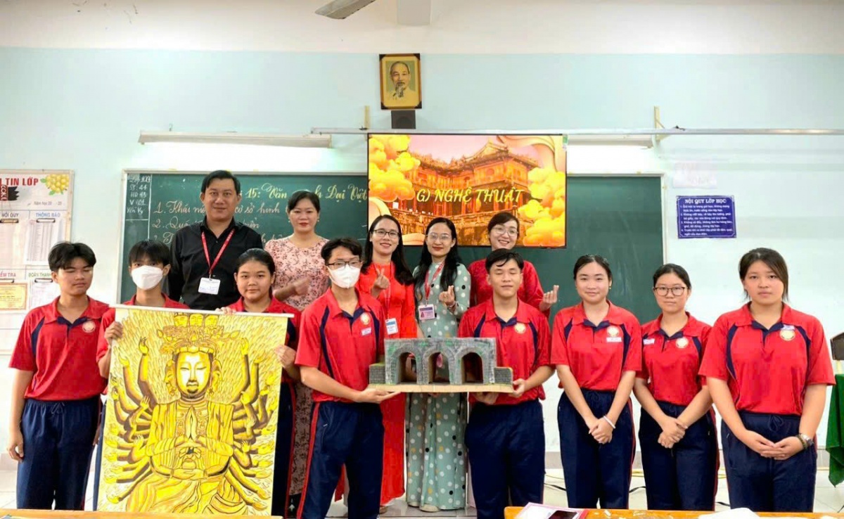 Cô Chủ tịch Công đoàn có tấm lòng nhân ái, hết lòng vì học sinh