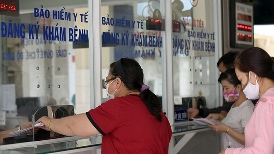 Bảo hiểm y tế và nỗi khổ của người dân