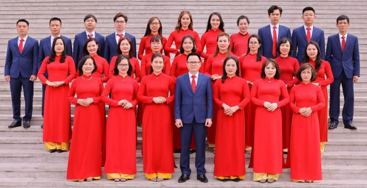 Chị Lưu Thị Vân Anh - Chủ tịch Công đoàn tiêu biểu của Agribank Bãi Cháy Quảng Ninh