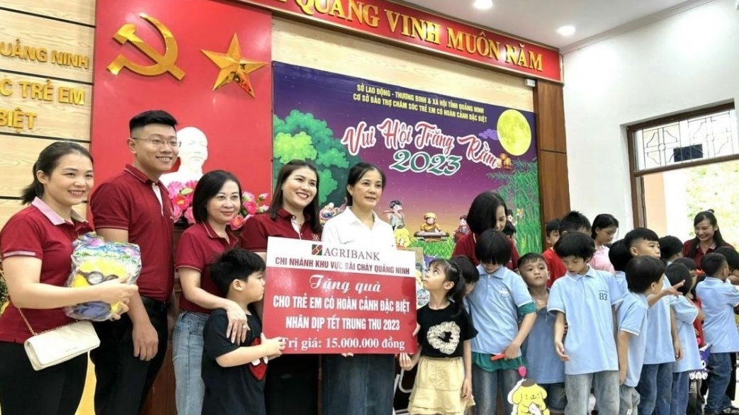 Chị Lưu Thị Vân Anh - Chủ tịch Công đoàn tiêu biểu của Agribank Bãi Cháy Quảng Ninh