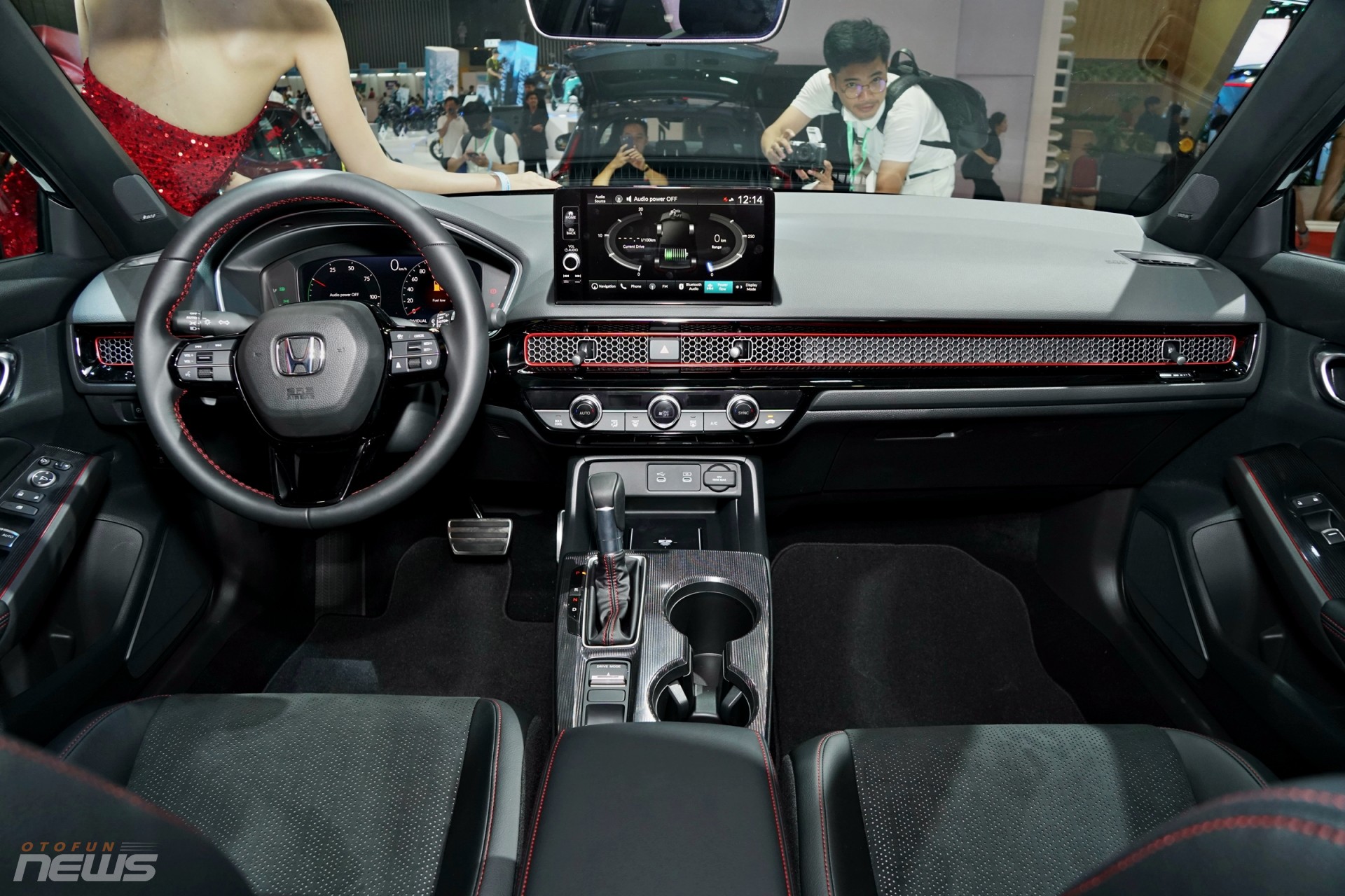 Honda Civic 2025 ra mắt, khác biệt ở phiên bản e:HEV RS giá tới 999 triệu đồng