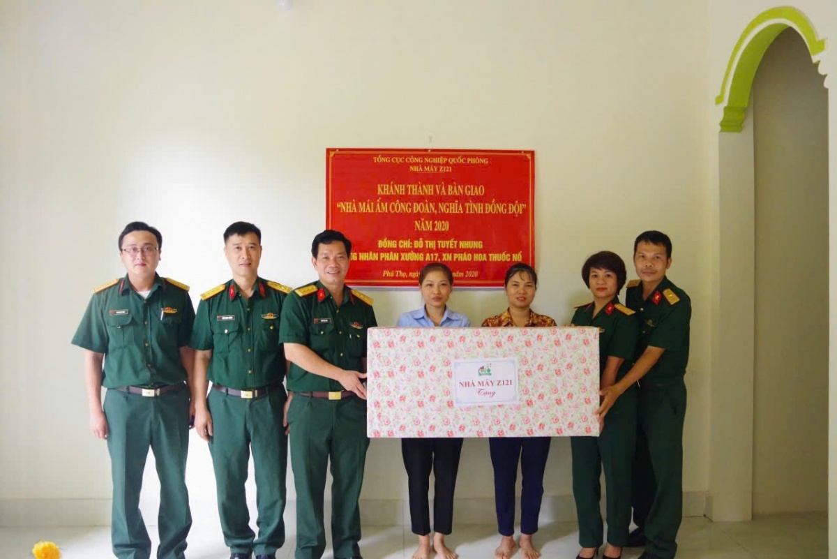 Hiện thực hóa giấc mơ thiếu phụ dưới những “bông hoa trời” Hiện thực hóa giấc mơ thiếu phụ dưới những “bông hoa trời”