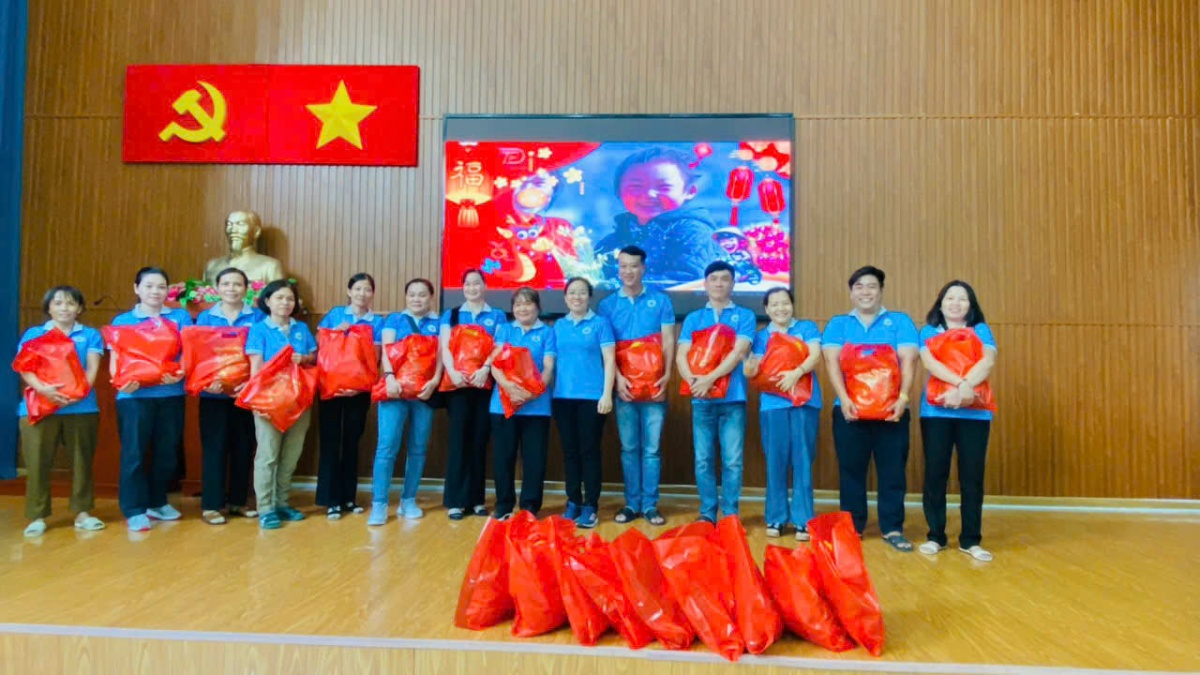 Chị lao công của trường tìm thấy niềm vui khi đứng vào hàng ngũ Công đoàn Chị lao công của trường tìm thấy niềm vui khi đứng vào hàng ngũ Công đoàn