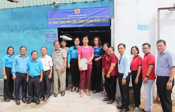 Công đoàn Trường THCS Lý Tự Trọng nỗ lực chăm lo cho đoàn viên nghèo, bệnh tật