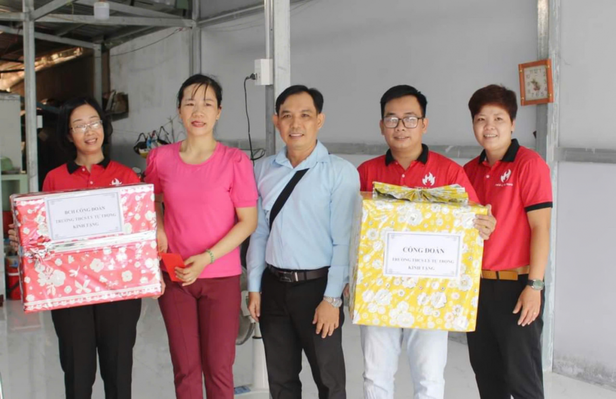 Công đoàn Trường THCS Lý Tự Trọng nỗ lực chăm lo cho đoàn viên nghèo, bệnh tật