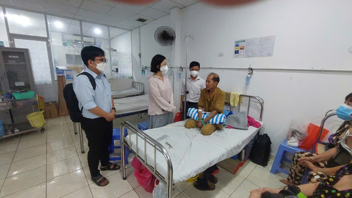 Công đoàn Trường THCS Lý Tự Trọng nỗ lực chăm lo cho đoàn viên nghèo, bệnh tật