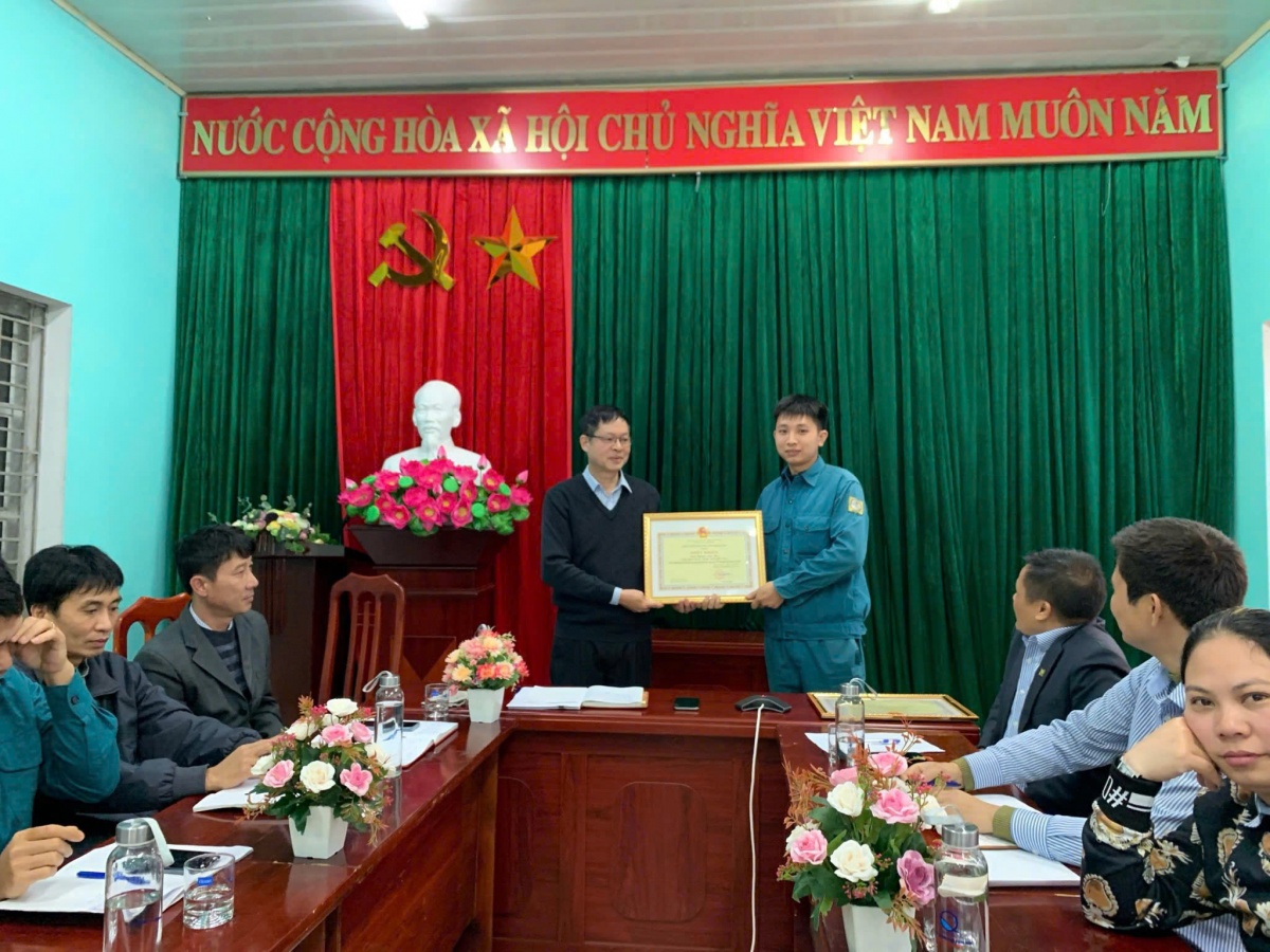 Đảng viên trẻ với tinh thần Đảng viên trẻ với tinh thần