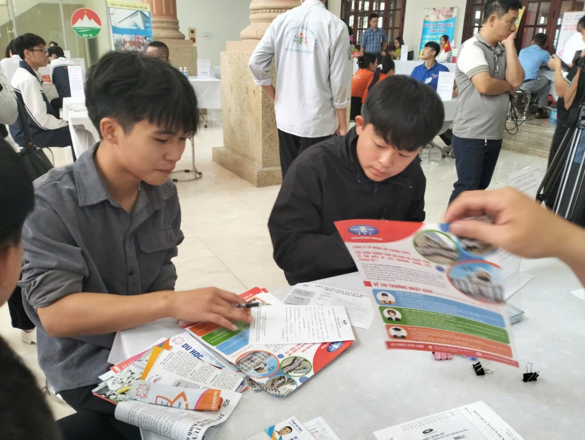 Doanh nghiệp “khát” lao động cuối năm: Người lao động đề phòng rủi ro lừa đảo tuyển dụng