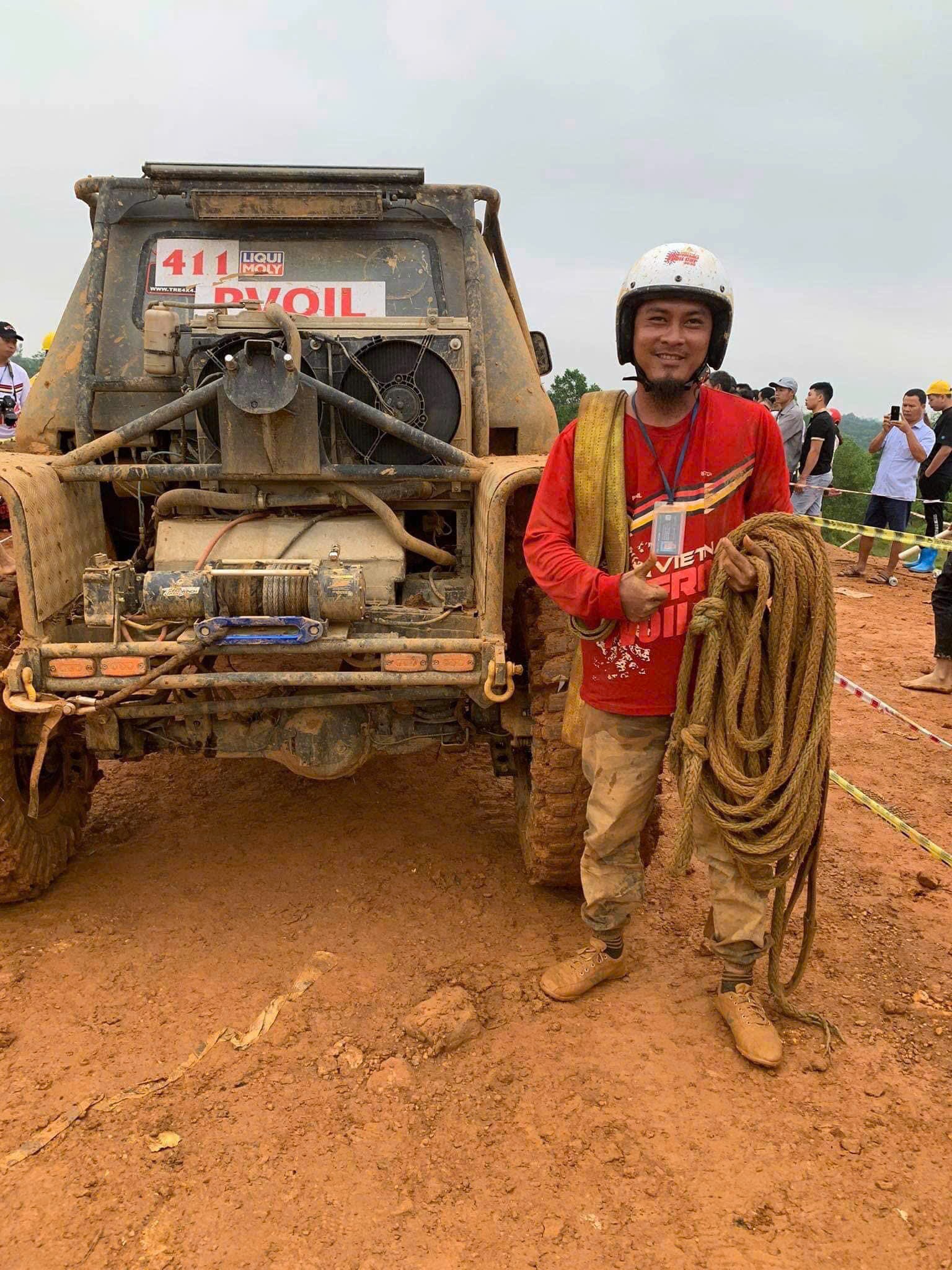 Chủ tịch QPC mang Toyota Hilux mới mua tới chinh phục cúp vàng PVOIL VOC 2024 Chủ tịch QPC mang Toyota Hilux mới mua tới chinh phục cúp vàng PVOIL VOC 2024