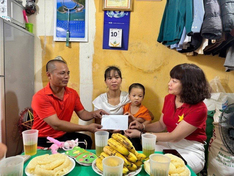 Ân tình Công đoàn Tổng Công ty May 10 còn mãi sau bão tố Ân tình Công đoàn Tổng Công ty May 10 còn mãi sau bão tố