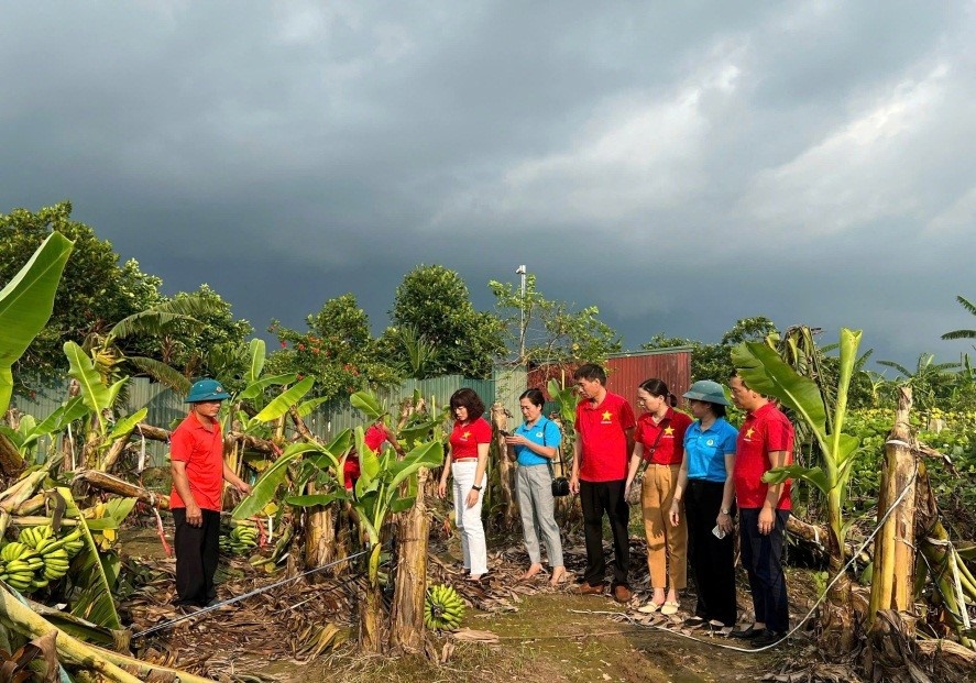 Ân tình Công đoàn Tổng Công ty May 10 còn mãi sau bão tố Ân tình Công đoàn Tổng Công ty May 10 còn mãi sau bão tố