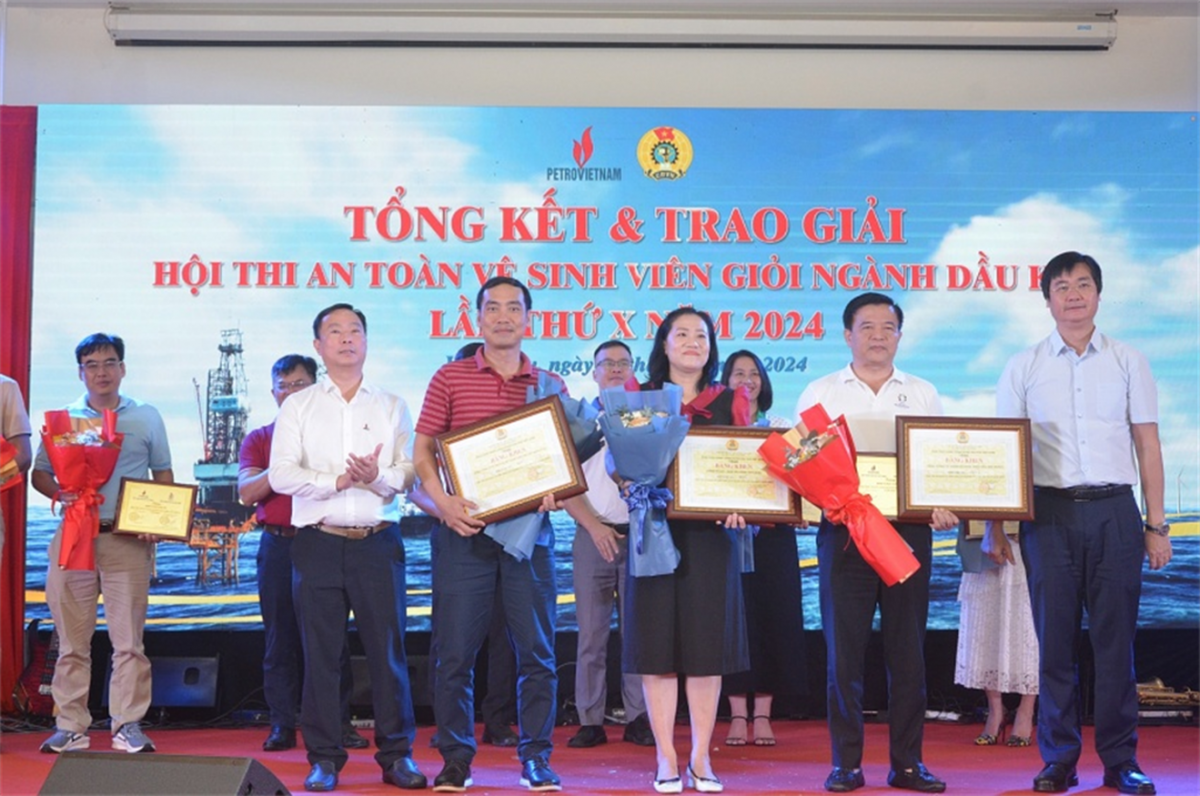 Hội thi An toàn vệ sinh viên giỏi - hình thức tuyên truyền thiết thực của Công đoàn Hội thi An toàn vệ sinh viên giỏi - hình thức tuyên truyền thiết thực của Công đoàn