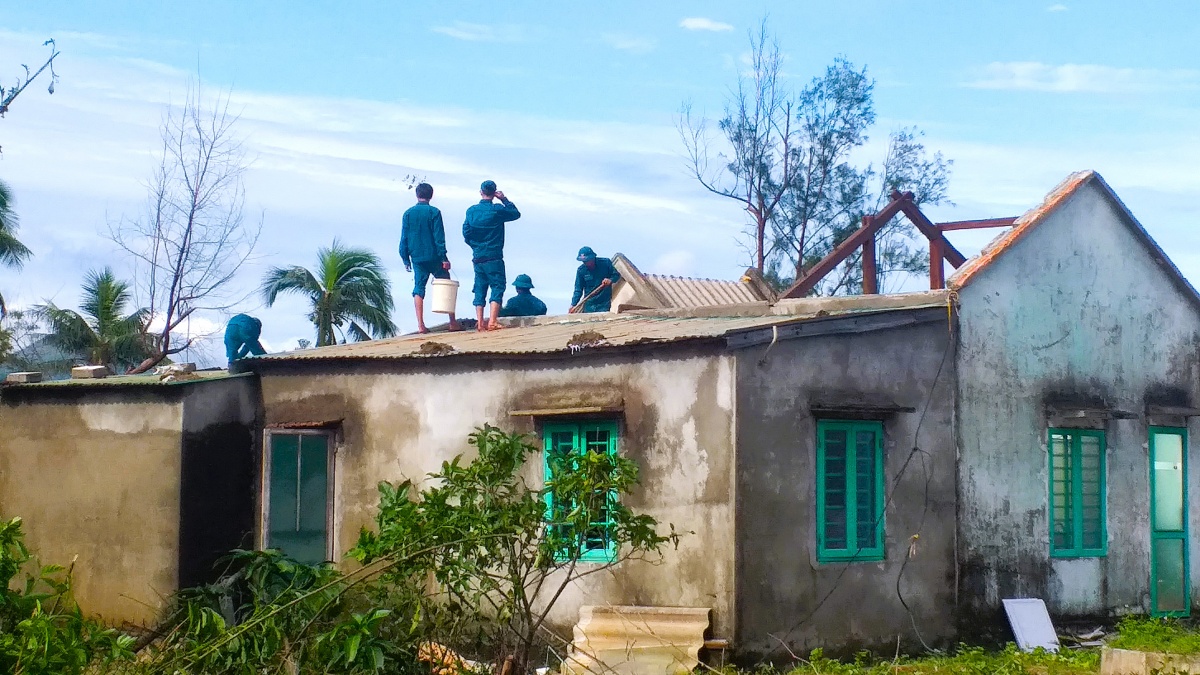 Tình quân dân, nghĩa đồng bào trong thiên tai bão lũ