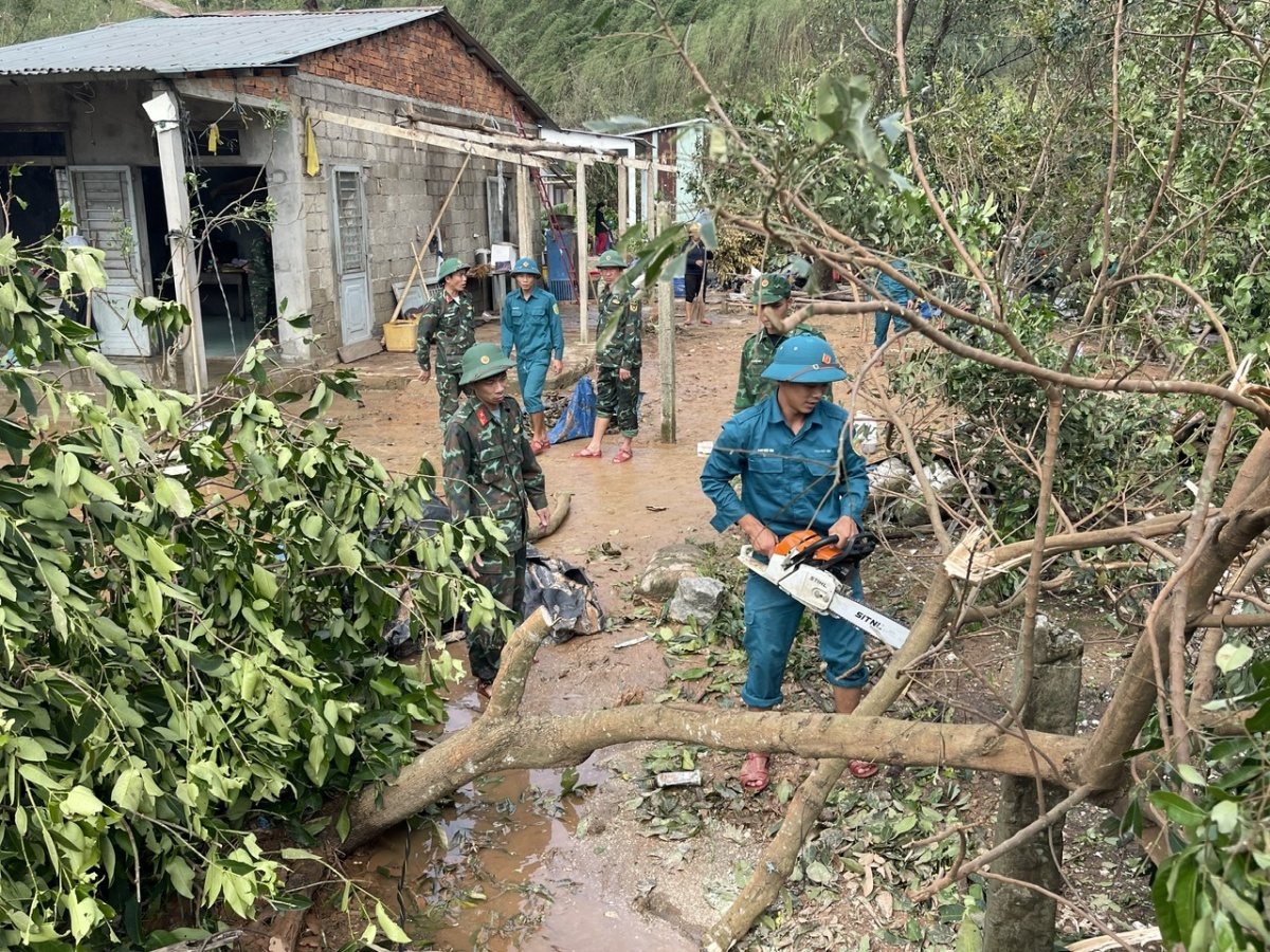 Tình quân dân, nghĩa đồng bào trong thiên tai bão lũ