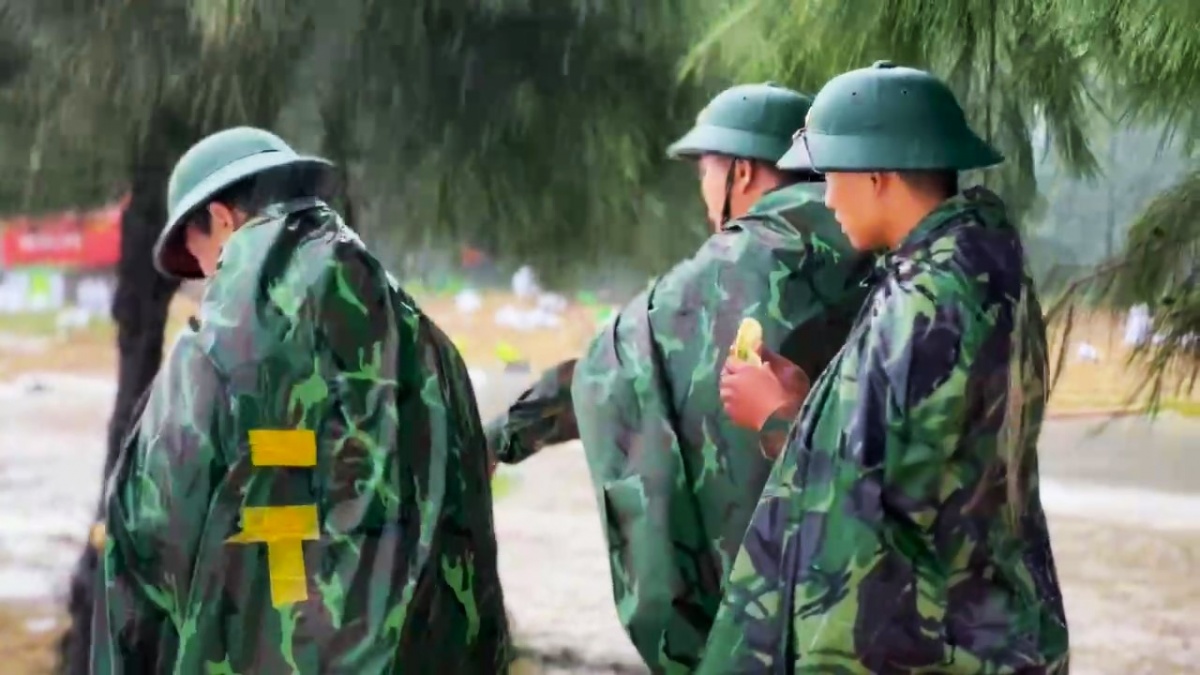 Tình quân dân, nghĩa đồng bào trong thiên tai bão lũ