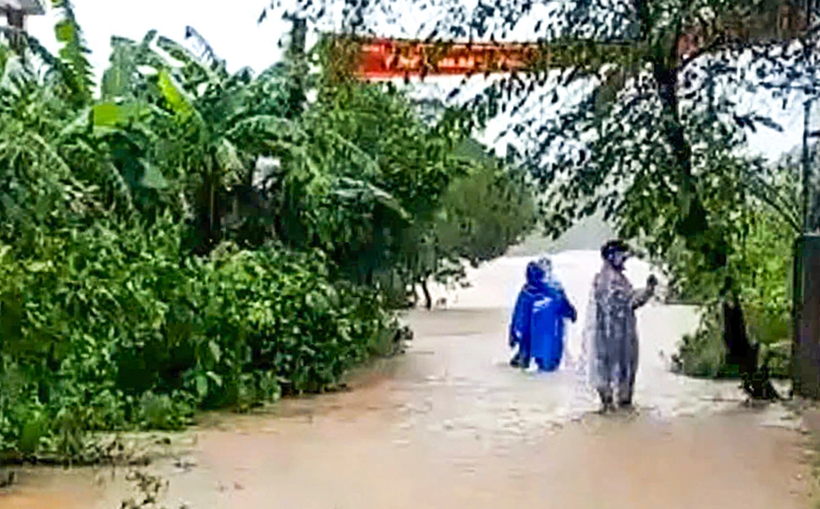 Xót thương nam thanh niên xung kích bị lũ cuốn trôi khi tham gia cứu hộ Xót thương nam thanh niên xung kích bị lũ cuốn trôi khi tham gia cứu hộ