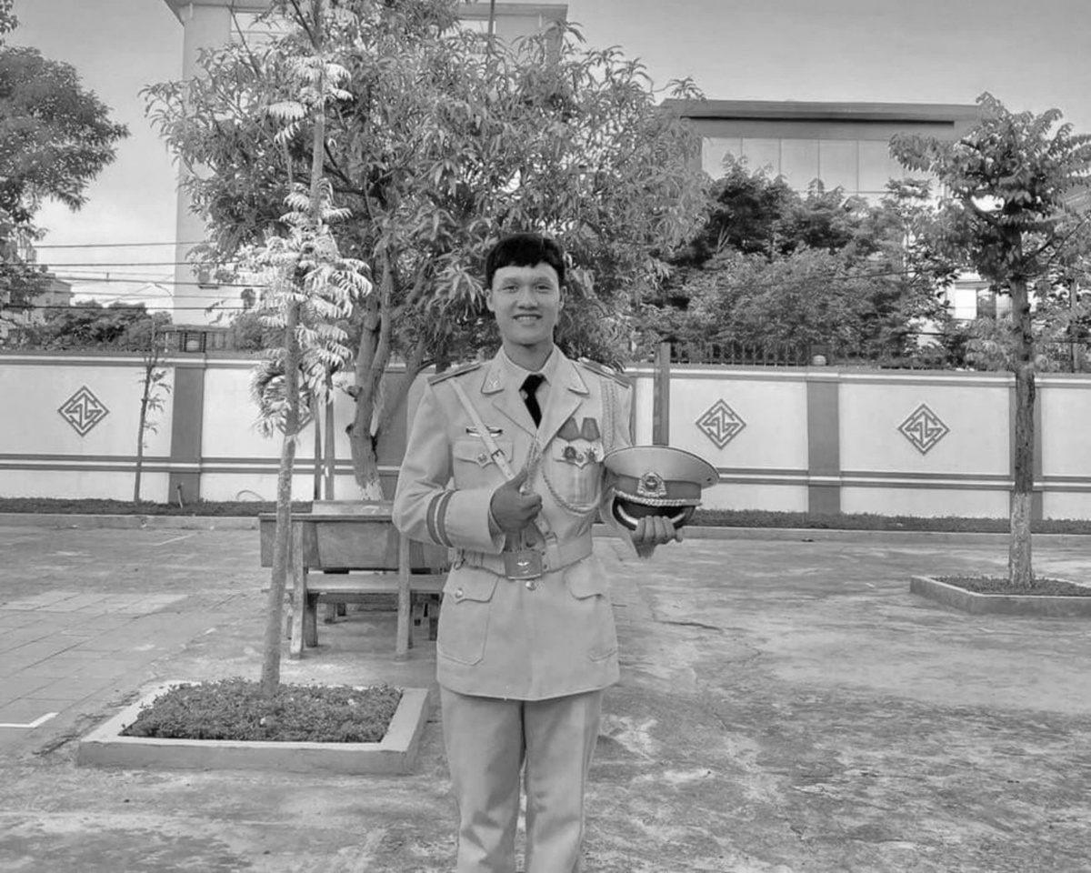 Xót thương nam thanh niên xung kích bị lũ cuốn trôi khi tham gia cứu hộ Xót thương nam thanh niên xung kích bị lũ cuốn trôi khi tham gia cứu hộ