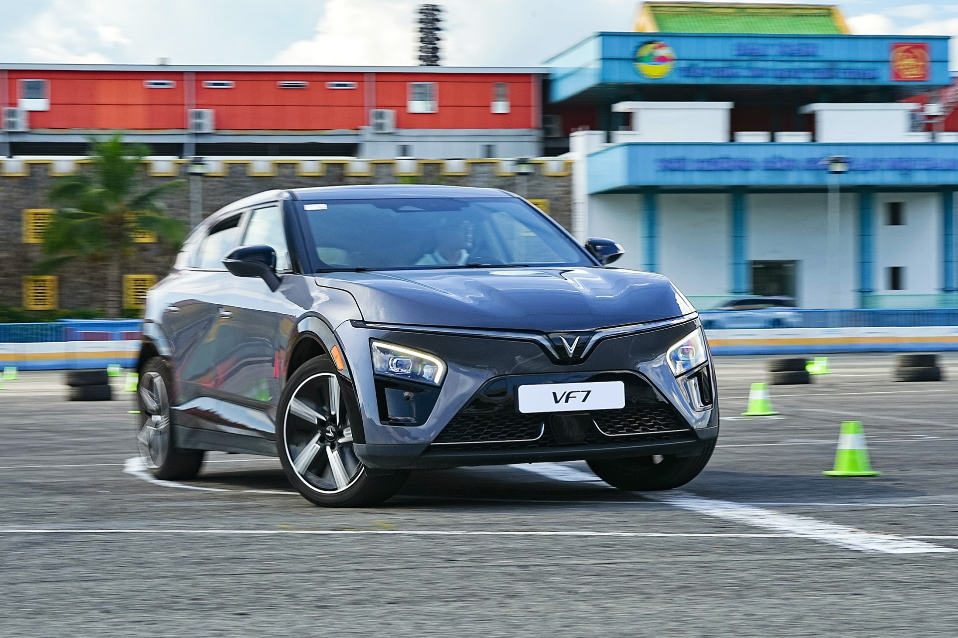 Gymkhana: Vũ điệu tốc độ và kỹ năng trên đường đua Gymkhana: Vũ điệu tốc độ và kỹ năng trên đường đua