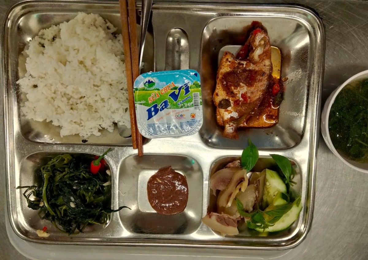 Những bữa ăn chất lượng của công nhân xứ Huế