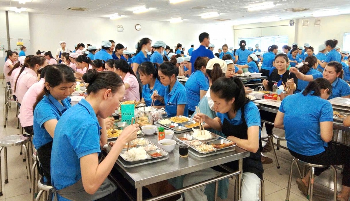 Những bữa ăn chất lượng của công nhân xứ Huế