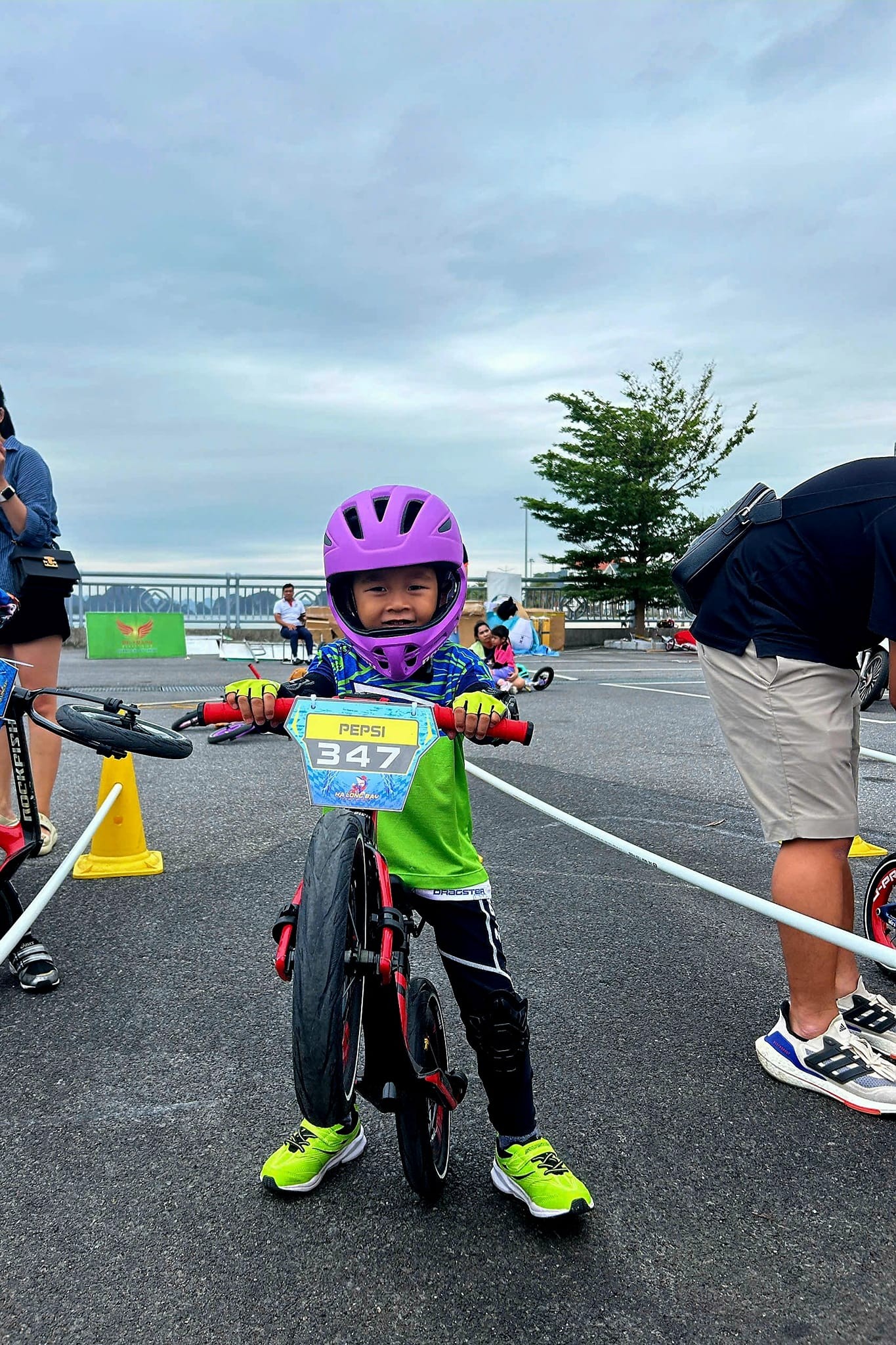 Mê offroad, cặp cha con vượt hơn 1.600 km từ Biên Hòa ra Đồng Mô xem PVOIL VOC 2024 Mê offroad, cặp cha con vượt hơn 1.600 km từ Biên Hòa ra Đồng Mô xem PVOIL VOC 2024