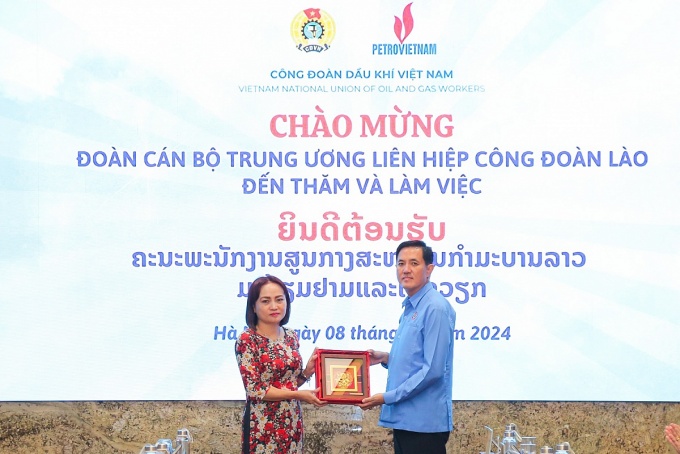 Góp phần tăng cường quan hệ gắn bó giữa Công đoàn Việt Nam và Trung ương Liên hiệp Công đoàn Lào