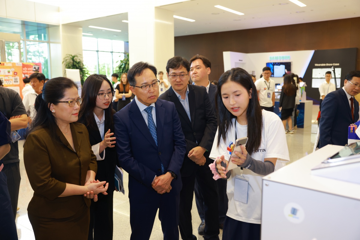 Samsung Việt Nam tổng kết và công bố kết quả Cuộc thi Solve For Tomorrow 2024 Samsung Việt Nam tổng kết và công bố kết quả Cuộc thi Solve For Tomorrow 2024