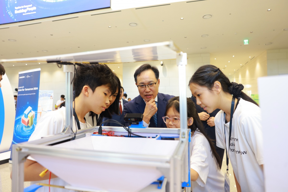 Samsung Việt Nam tổng kết và công bố kết quả Cuộc thi Solve For Tomorrow 2024 Samsung Việt Nam tổng kết và công bố kết quả Cuộc thi Solve For Tomorrow 2024