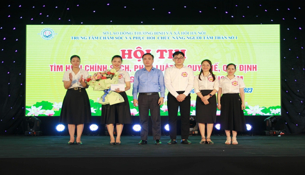 Chị Trương Thị Ngọc Ánh - người cán bộ hết lòng phục vụ bệnh nhân