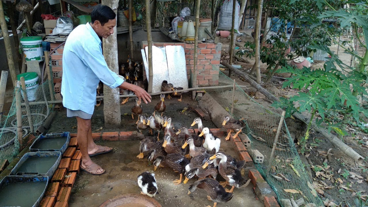 Để công nhân xa quê, nhưng không rời xa Đảng