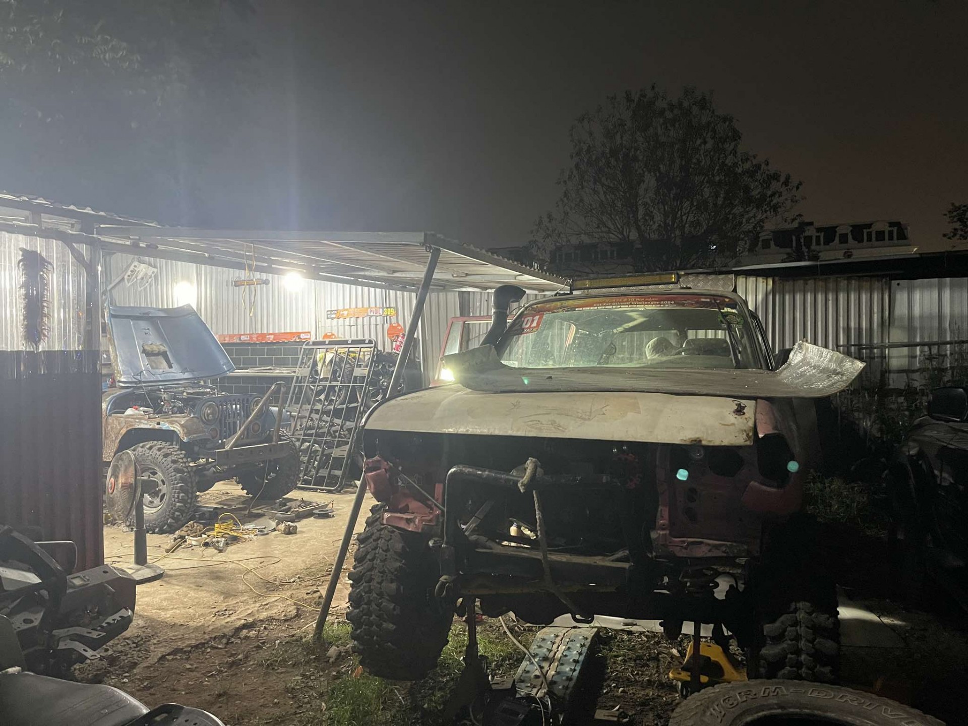 Đột nhập xưởng độ xe chuyên nghiệp, hành trình phía sau màn đua nảy lửa Đột nhập xưởng độ xe chuyên nghiệp, hành trình phía sau màn đua nảy lửa