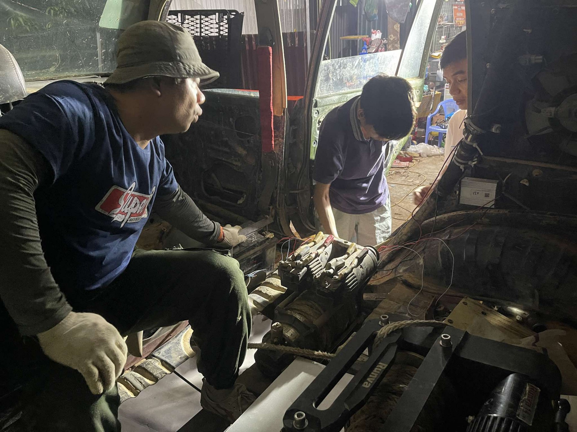 Đột nhập xưởng độ xe, thán phục tinh thần miệt mài của các vận động viên PVOIL VOC 2024 Đột nhập xưởng độ xe, thán phục tinh thần miệt mài của các vận động viên PVOIL VOC 2024