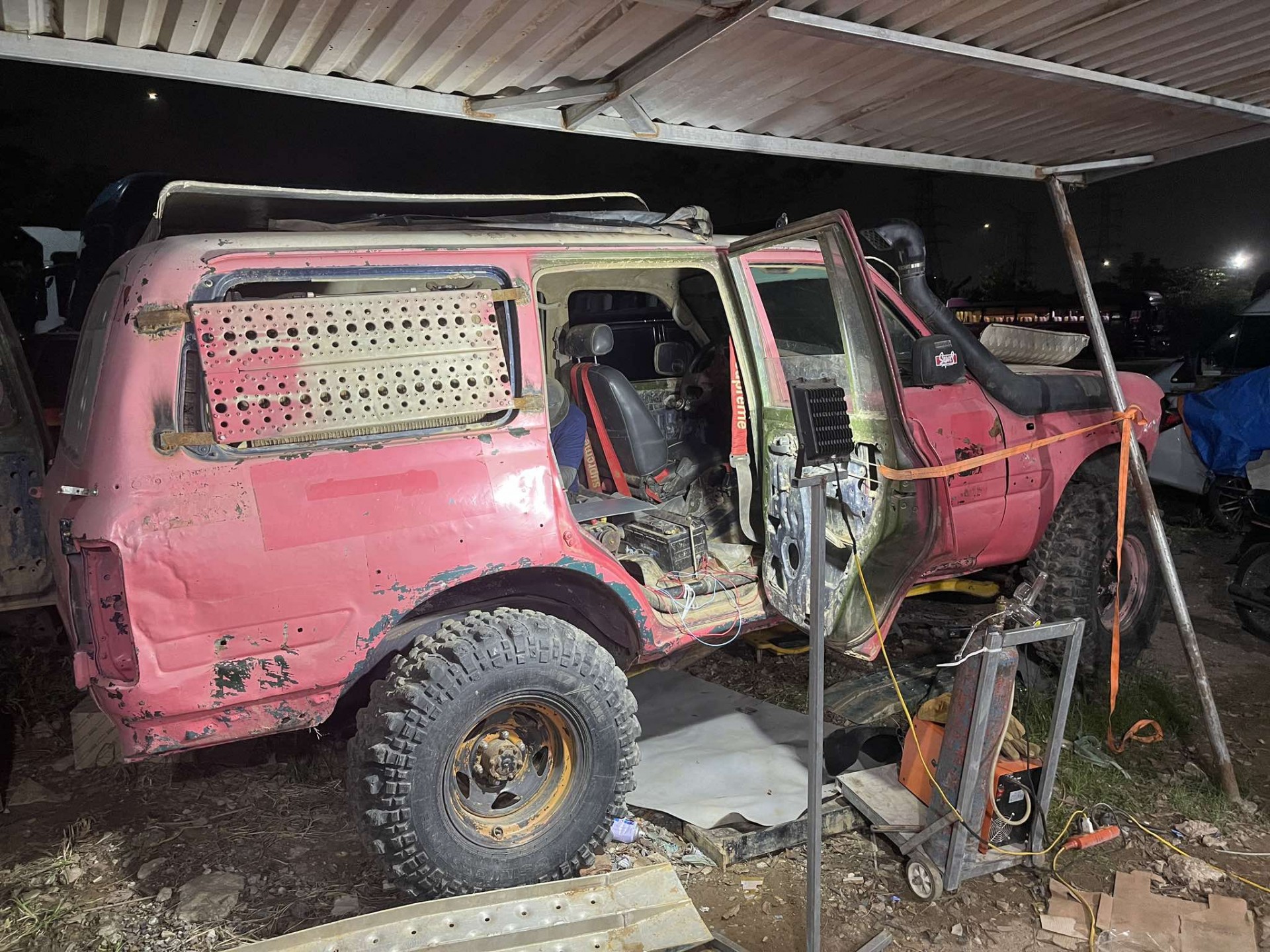 Đột nhập xưởng độ xe, thán phục tinh thần miệt mài của các vận động viên PVOIL VOC 2024 Đột nhập xưởng độ xe, thán phục tinh thần miệt mài của các vận động viên PVOIL VOC 2024