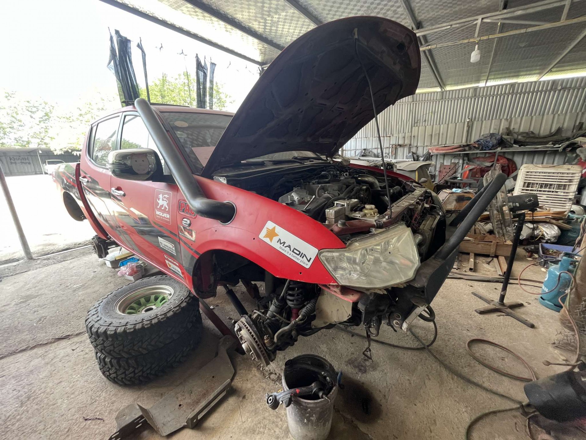 Đột nhập xưởng độ xe chuyên nghiệp, hành trình phía sau màn đua nảy lửa Đột nhập xưởng độ xe chuyên nghiệp, hành trình phía sau màn đua nảy lửa