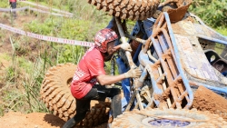 [PVOIL VOC 2024] Khốc liệt đường thi khiến nhiều đội đua Chuyên nghiệp 'gục ngã'