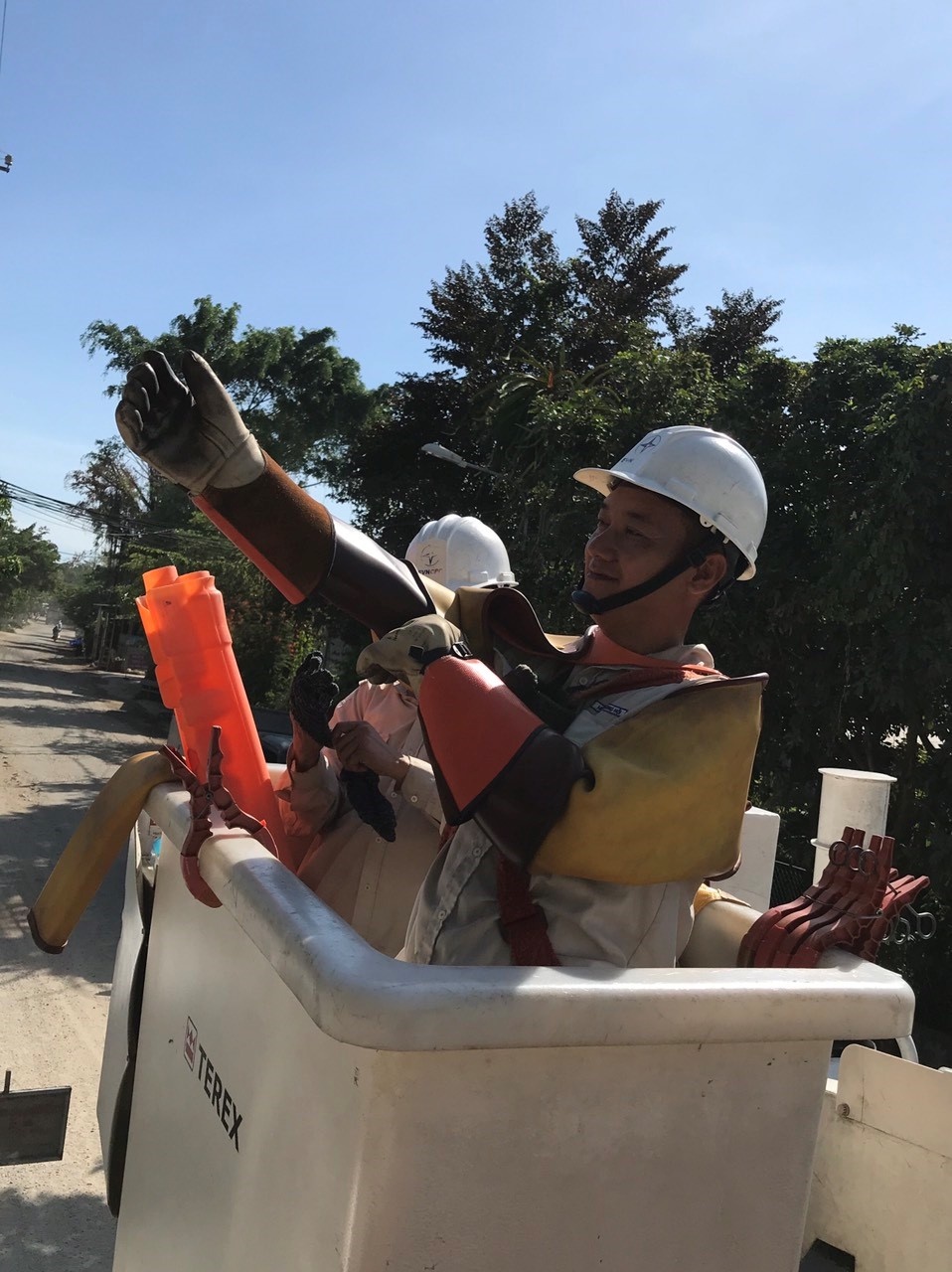 Anh Hồ Trung Hội - công nhân điển hình của Điện lực Quảng Nam