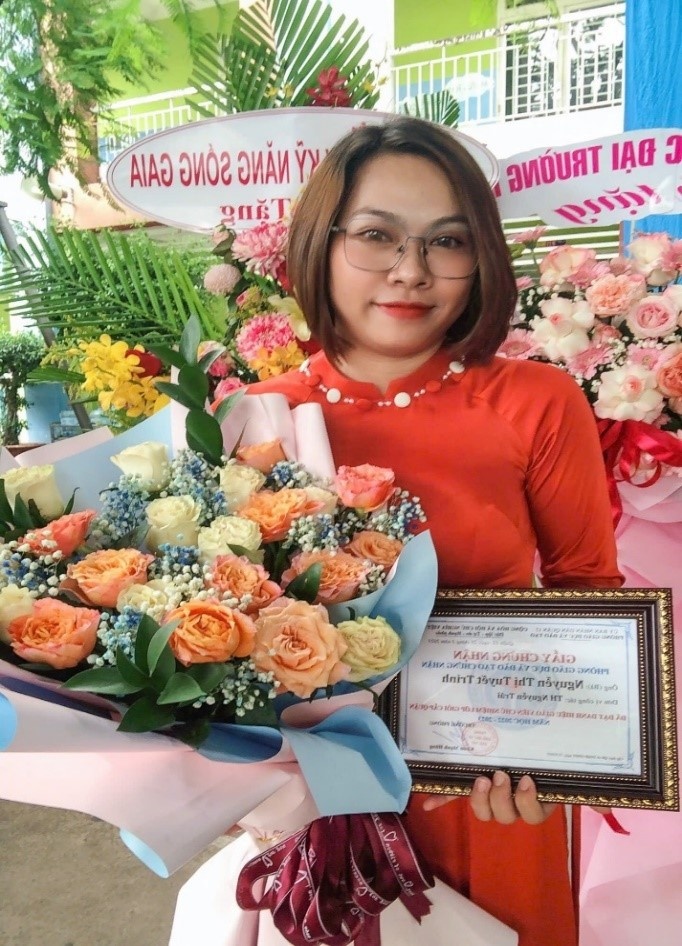 Vượt qua nhiều biến cố, cô giáo hướng tới hướng lai tươi đẹp Vượt qua nhiều biến cố, cô giáo hướng tới hướng lai tươi đẹp