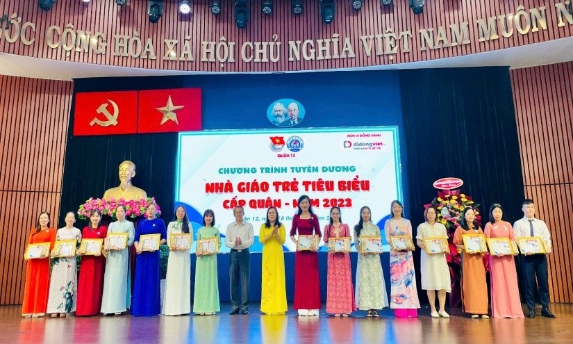 Vượt qua nhiều biến cố, cô giáo hướng tới hướng lai tươi đẹp Vượt qua nhiều biến cố, cô giáo hướng tới hướng lai tươi đẹp